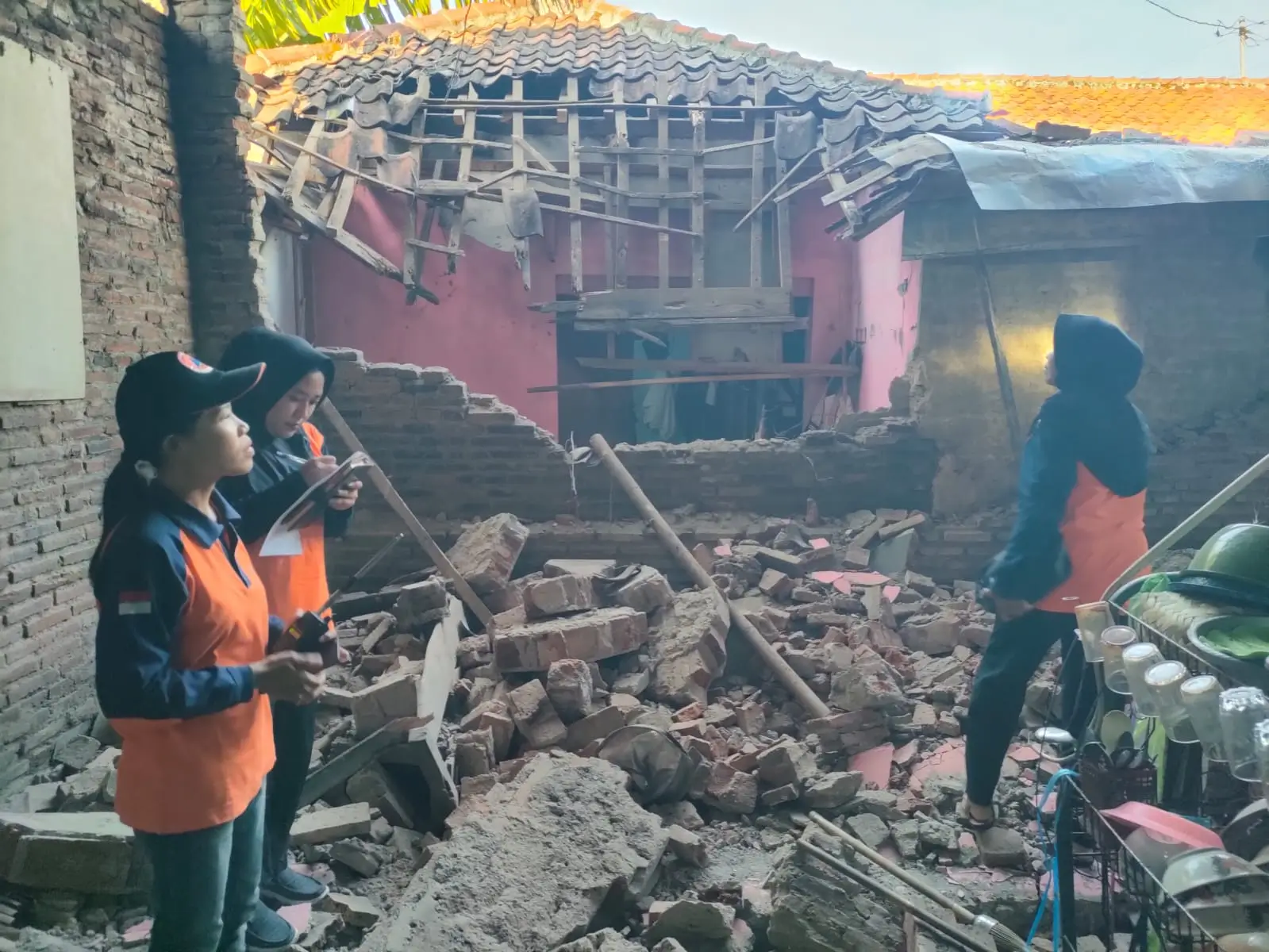 [UPDATE] – Sebanyak 240 Rumah Warga Rusak Akibat Gempa M4,4 Batang